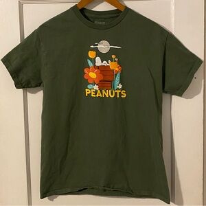 Peanuts Snoopy Doghouse Men’s Medium T-shirt